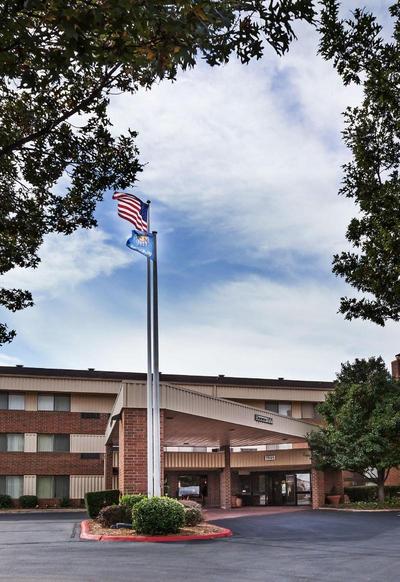 Clarion Pointe OKC Airport