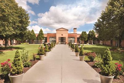 DoubleTree by Hilton Milwaukee - Brookfiel