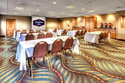 Hampton Inn & Suites Kalamazoo-Oshtemo