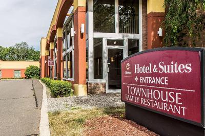 Hamden Hotel and Suites