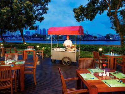ibis Bangkok Riverside