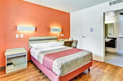 Motel 6 Pittsburgh Crafton