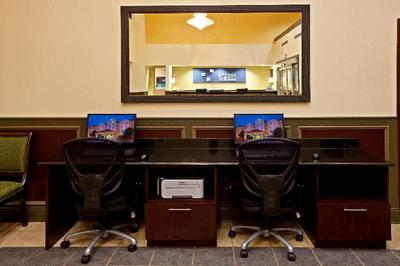 Holiday Inn Express & Suites Indianapolis East