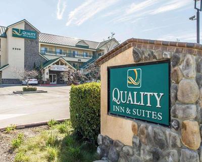 Quality Inn & Suites Ulmar Area
