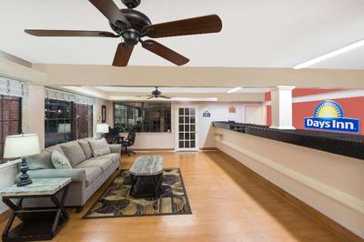 Days Inn by Wyndham College Station University Dr