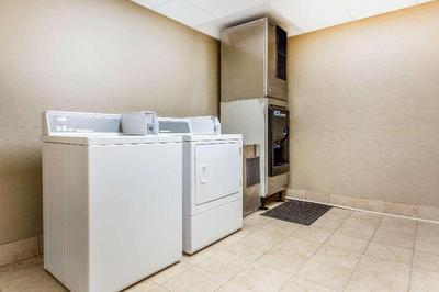 Comfort Suites Clinton near Presbyterian College