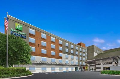 Holiday Inn Express Convention Center/Cruise Port