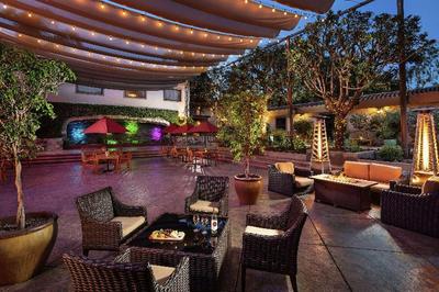 DoubleTree by Hilton Hotel Claremont