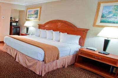 Red Arrow Inn & Suites a Travelodge by Wyndham