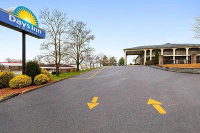 Days Inn by Wyndham Columbia Kentucky