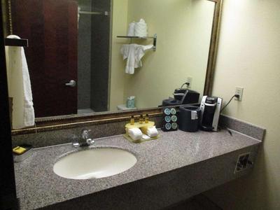 Days Inn & Suites by Wyndham Sam Houston Tollway