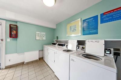 Best Western Plus Holiday Sands Inn & Suites