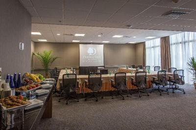 DoubleTree by Hilton Pittsburgh-Green Tree