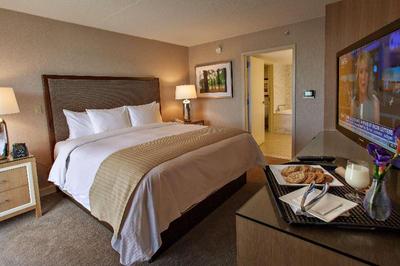 DoubleTree by Hilton Pittsburgh-Green Tree