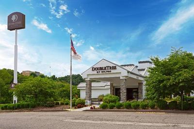 DoubleTree by Hilton Pittsburgh-Meadow Lands