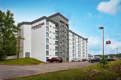 DoubleTree by Hilton Pittsburgh-Meadow Lands