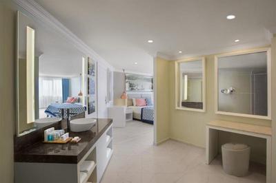 Paloma Marina Suites
