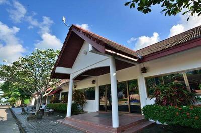 Alongkot Beach Resort