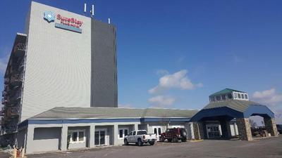 Orangewood Inn & Suites Kansas City Airport