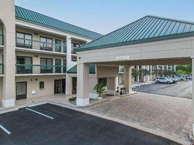 Econo Lodge Inn & Suites Foley