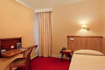 Louest Hotel