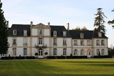 Chateau De Sully