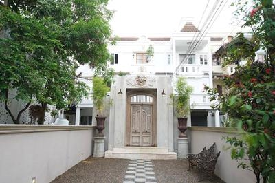 At Niman Conceptual Home