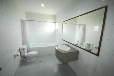 Golden Land Hotel