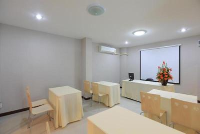 De Hug Hotel And Residence