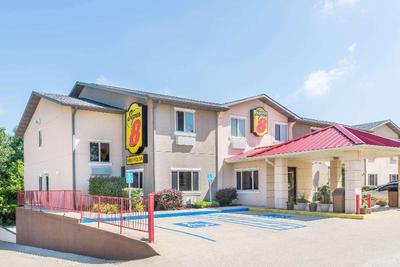 Super 8 by Wyndham Bloomington University Area