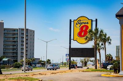Super 8 by Wyndham Biloxi