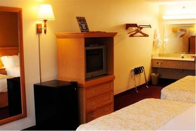 Whispering Hills Inn