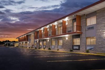 Travelodge by Wyndham Bloomington