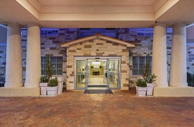 Holiday Inn Express Hotel & Suites Brady