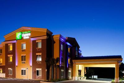 Holiday Inn Express and Suites Brooksville I-75