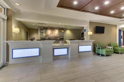 Holiday Inn Express & Suites Columbus Ft Benning