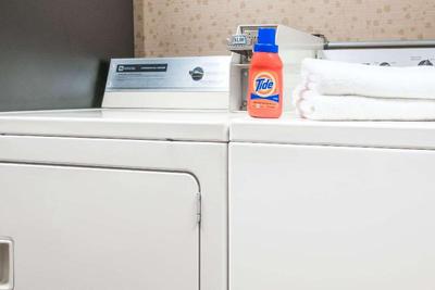 Days Inn & Suites by Wyndham Wausau