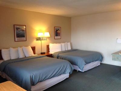 Redwood Inn