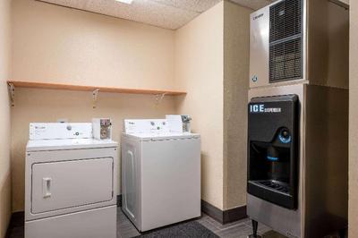Super 8 by Wyndham Columbus West