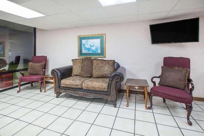Super 8 by Wyndham Clinton AR