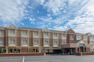 Microtel Inn & Suites By Wyndham Cornelius/Lake N