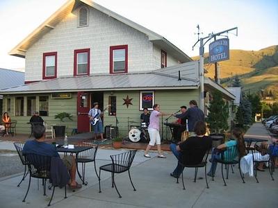Riverwalk Inn