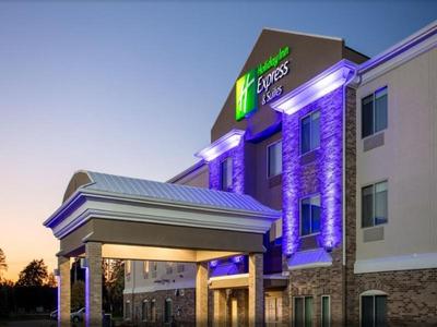 Holiday Inn Express Hotel & Suites Clinton