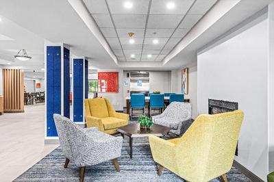 Holiday Inn Express Hotel & Suites Carneys Point