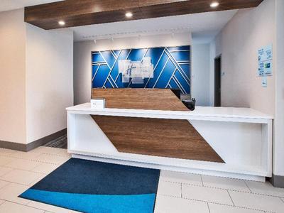 Holiday Inn Express & Suites Defiance