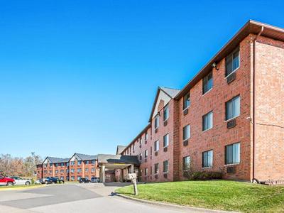 Days Inn & Suites by Wyndham Des Moines Airport