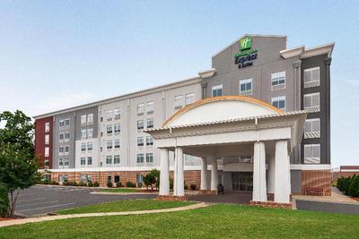 Holiday Inn Express Hotel & Suites Fredericksburg