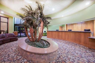 Ramada by Wyndham Des Moines Tropics Resort & Conf
