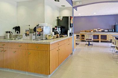 Microtel Inn & Suites By Wyndham Denver
