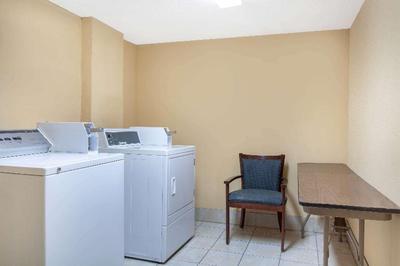 Days Inn by Wyndham Clinton-Presbyterian College